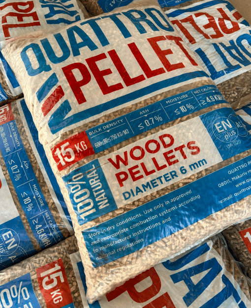 Sertifikuotos, EnPlus A1 kokybės medžio pjuvenų granulės gera kaina patogiose 15 kg pakuotėse. Medžio granulės pagamintos iš spygliuočių medienos pjuvenų.