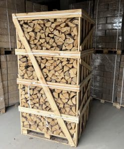 Beržinės malkos, sausos, džiovintos kameroje iki 15-18% drėgnumo, supakuotos į medines dėžes po 2 kubinius metrus.