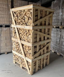 Beržinės malkos, sausos, džiovintos kameroje iki 15-18% drėgnumo, supakuotos į medines dėžes po 2 kubinius metrus.